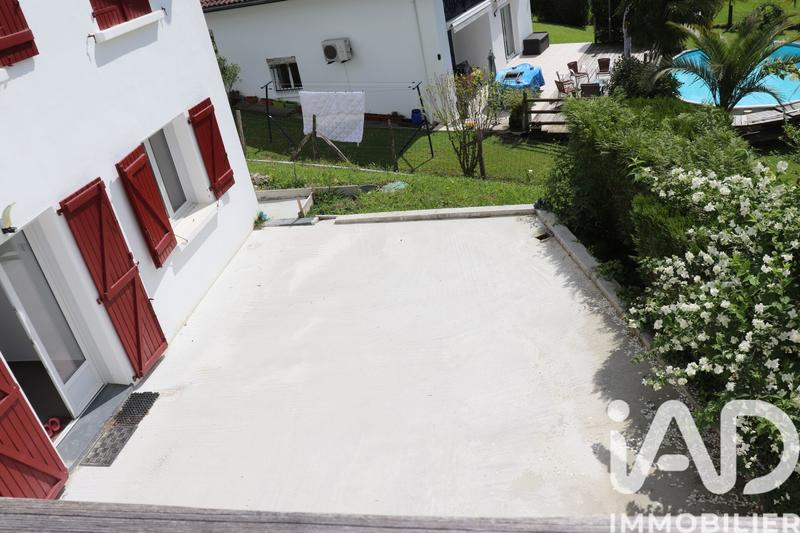 Maison - 237 m² - 8 pièces