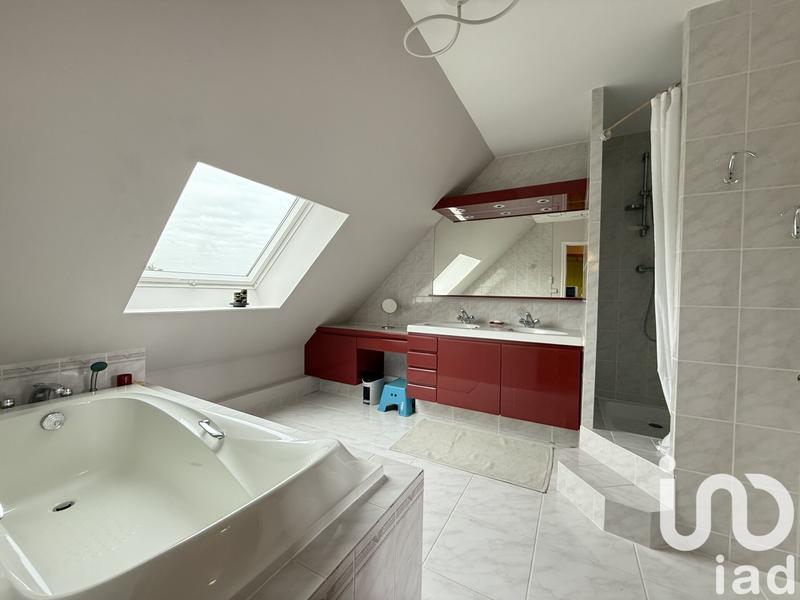 Maison - 237 m² - 10 pièces