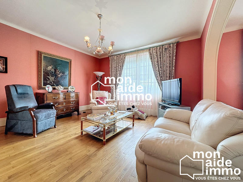 Maison - 300 m² - 15 pièces