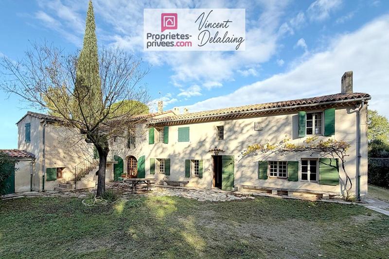 Maison - 185 m² - 9 pièces