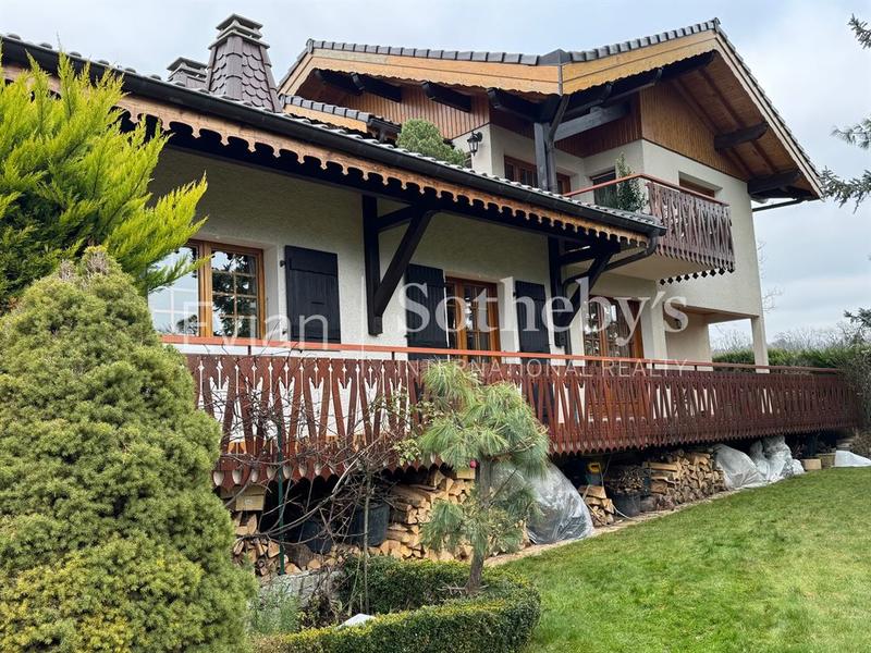 Maison - 256 m² - 10 pièces