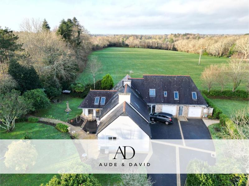 Maison - 230 m² - 8 pièces