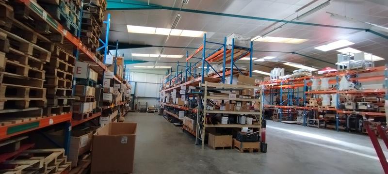 Entrepôt - 1 120 m² - 20 pièces