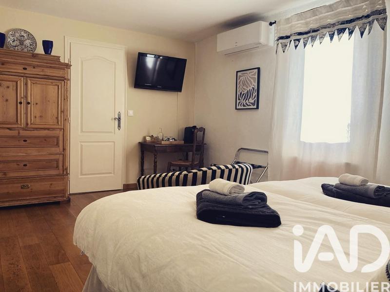 Maison - 896 m² - 27 pièces