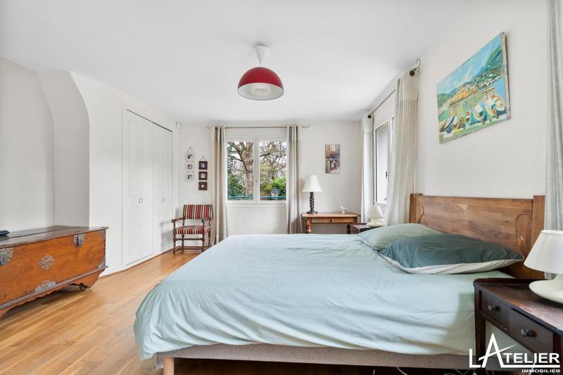 Maison - 230 m² - 8 pièces