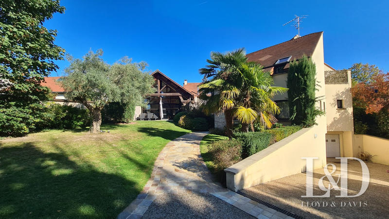 Maison - 482 m² - 10 pièces