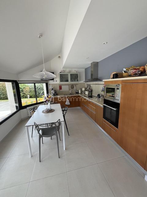 Maison - 200 m² - 7 pièces