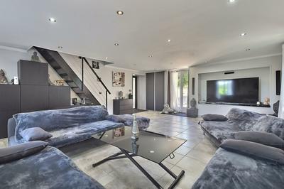 Maison - 187 m² - 9 pièces