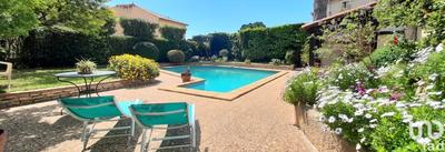 Maison - 330 m² - 10 pièces