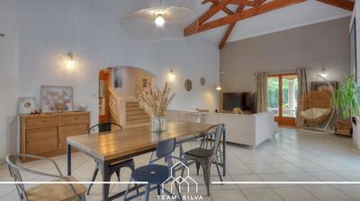 Maison - 170 m² - 5 pièces