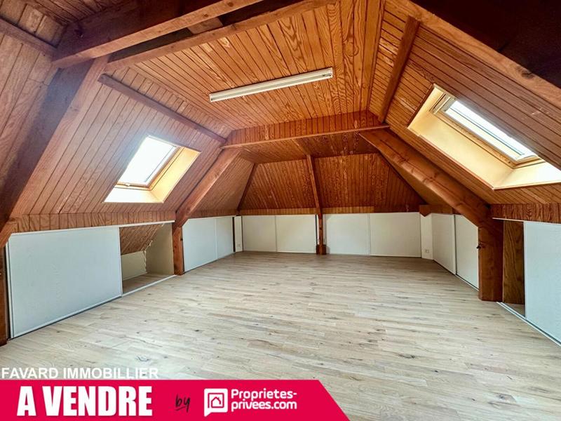 Maison - 238 m² - 9 pièces