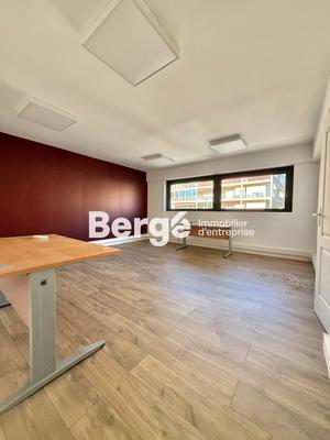 Bureau - 76 m²