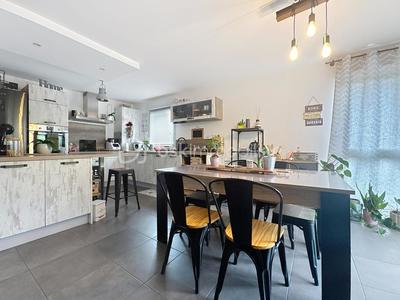 Maison - 8 947 m² - 4 pièces