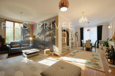 Maison - 218 m² - 8 pièces