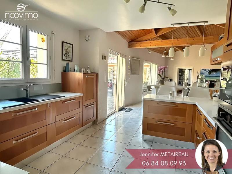 Maison - 222 m² - 9 pièces