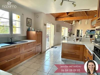 Maison - 222 m² - 9 pièces