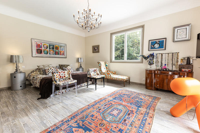 Maison - 350 m² - 9 pièces