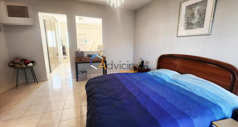 Maison - 220 m² - 8 pièces