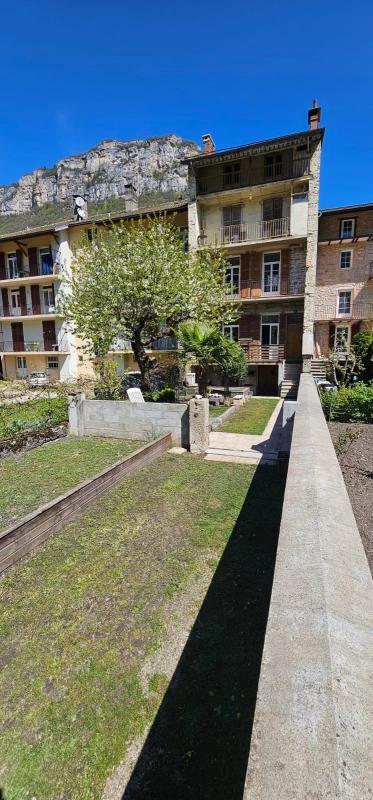 Maison en pierre - 282 m² - 10 pièces