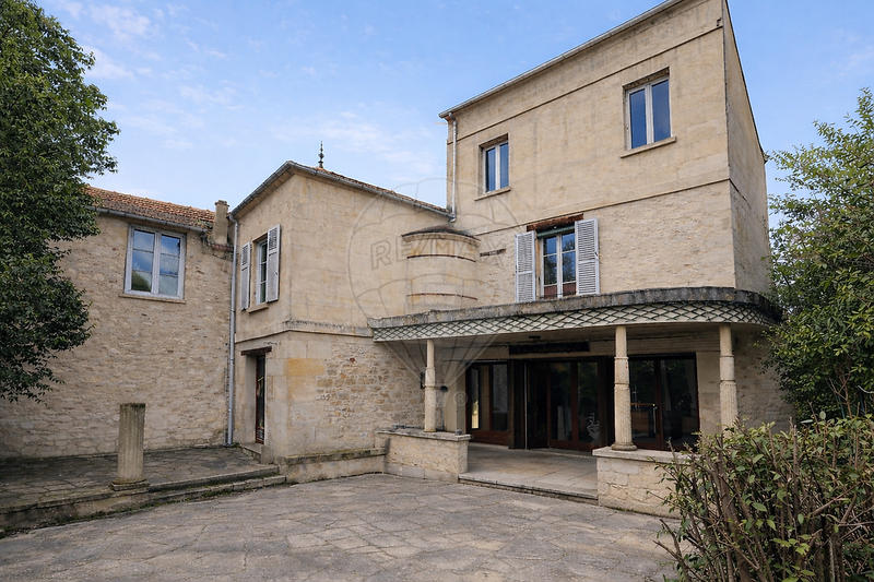 Maison - 210 m² - 7 pièces