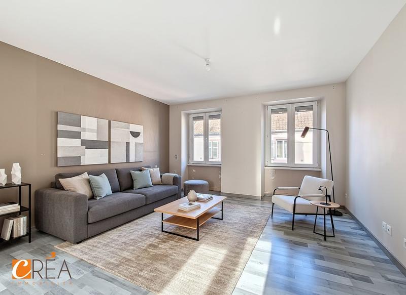 Appartement - 93 m² - 6 pièces