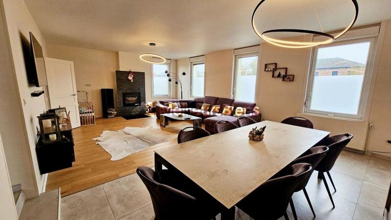 Maison - 204 m² - 7 pièces