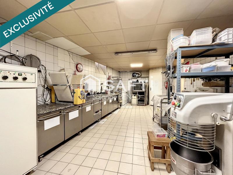 Local commercial - 200 m² - 11 pièces