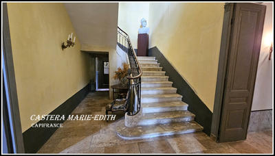 Maison - 372 m² - 15 pièces