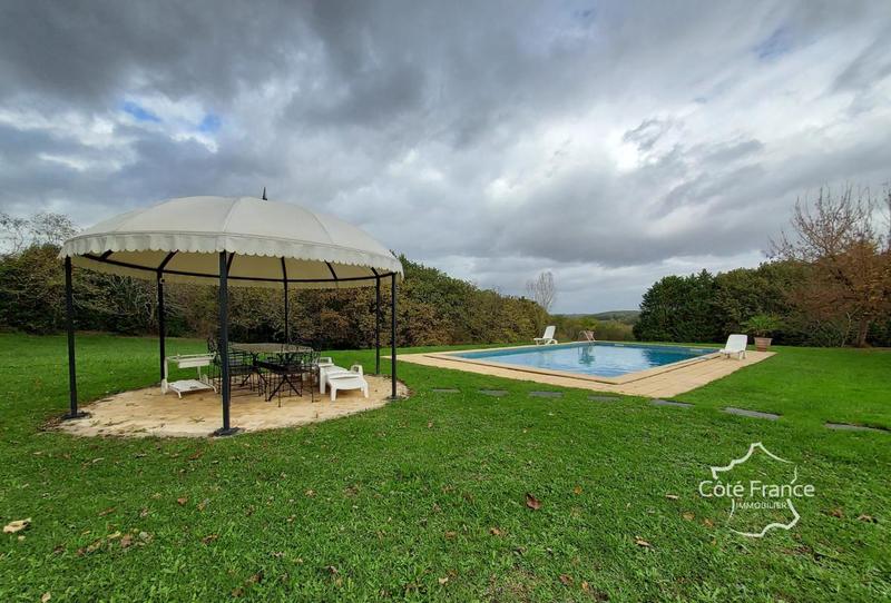 Propriété - 253 m² - 8 pièces