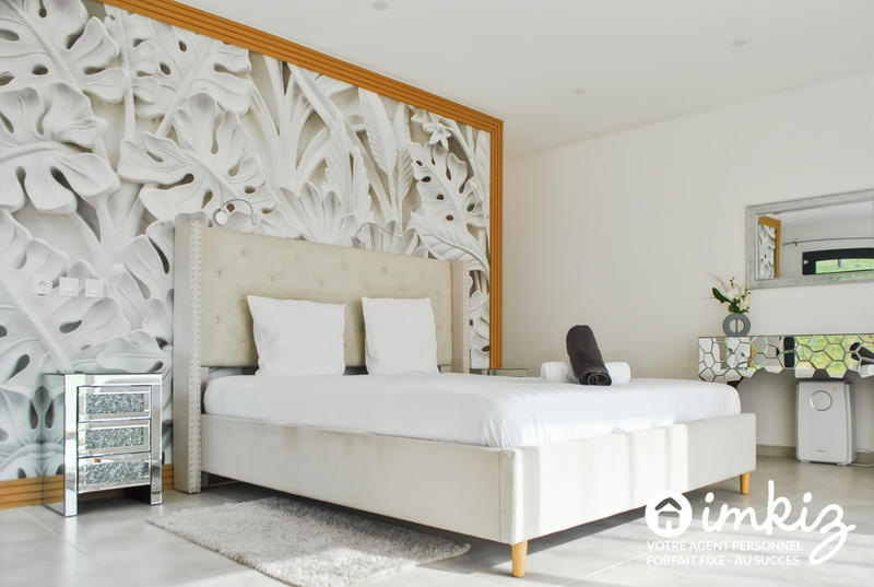 Maison - 222 m² - 7 pièces