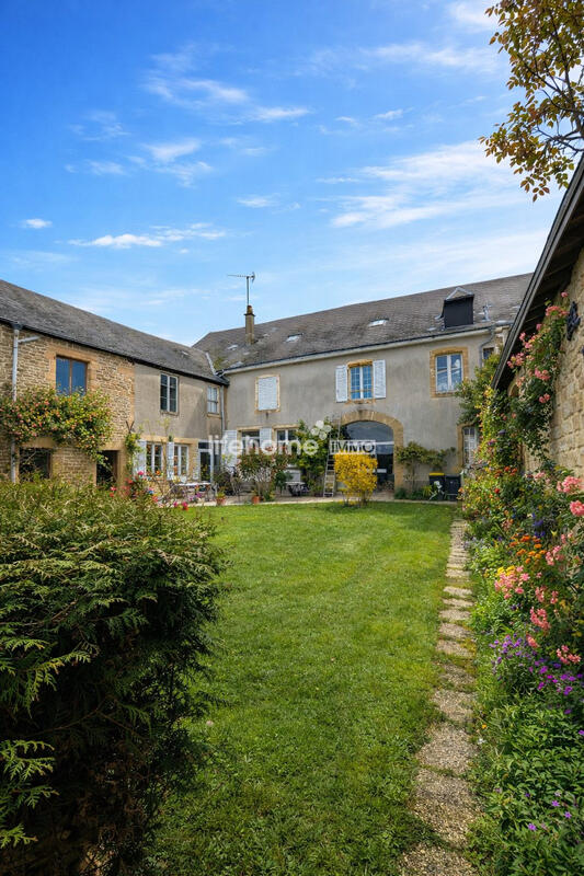 Maison - 476 m² - 17 pièces