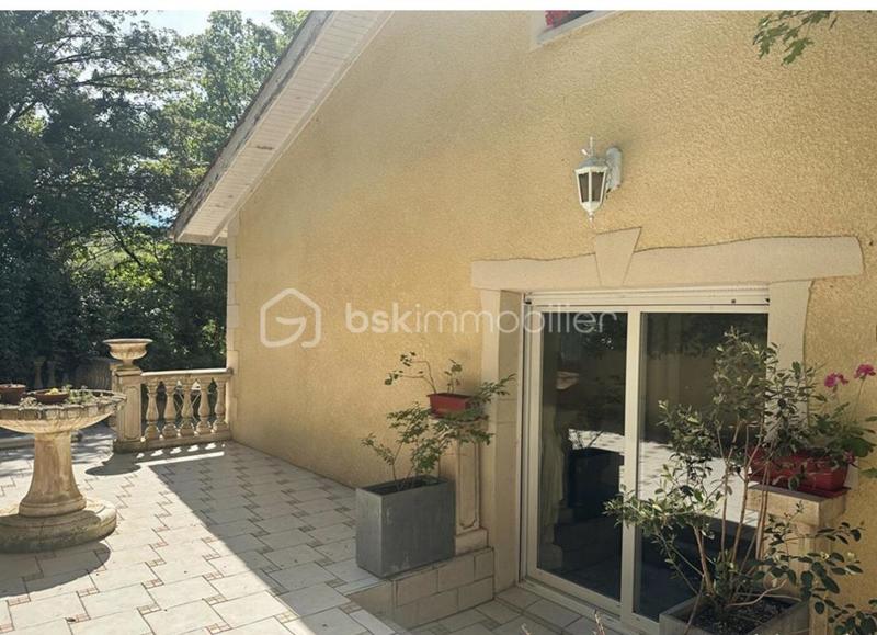 Maison traditionnelle - 180 m² - 5 pièces