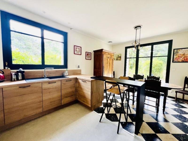 Propriété - 155 m² - 6 pièces