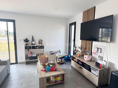 Maison - 95 m² - 5 pièces