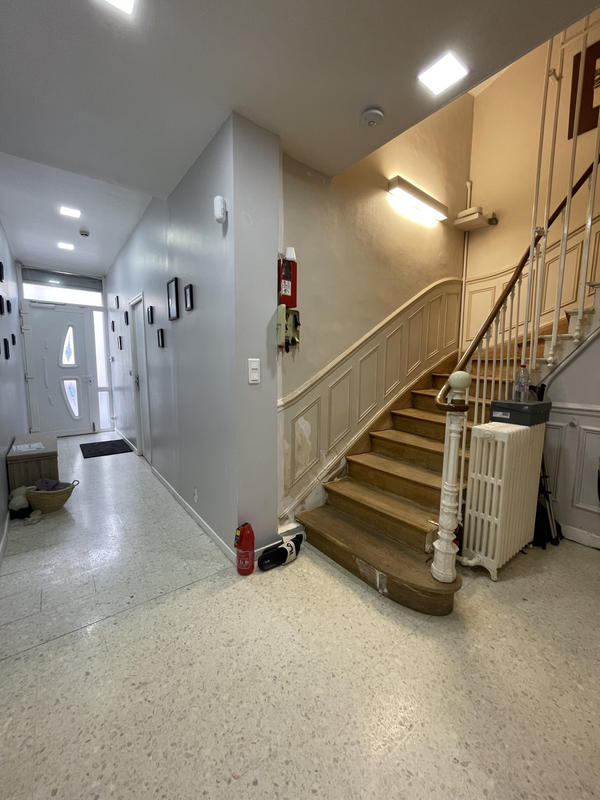 Maison - 242 m² - 12 pièces