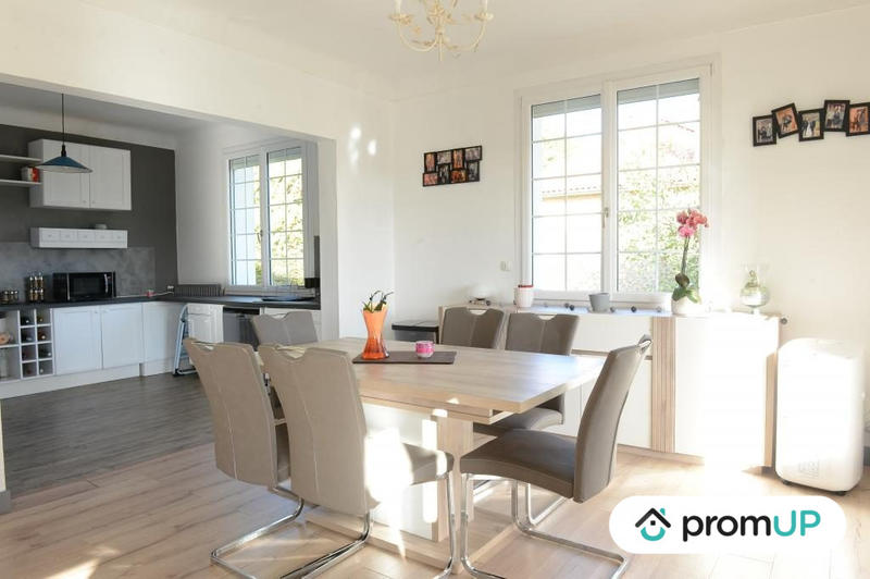 Maison - 180 m² - 8 pièces