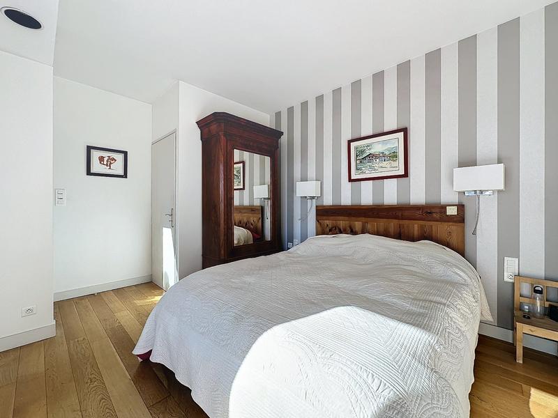 Maison - 220 m² - 9 pièces