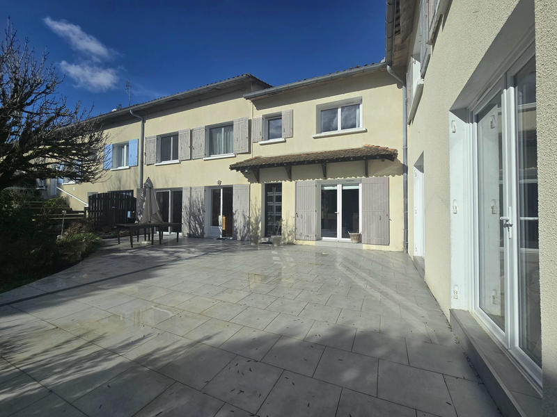 Maison - 254 m² - 8 pièces