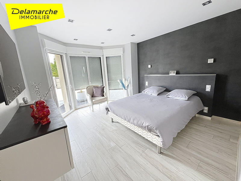 Maison - 241 m² - 7 pièces