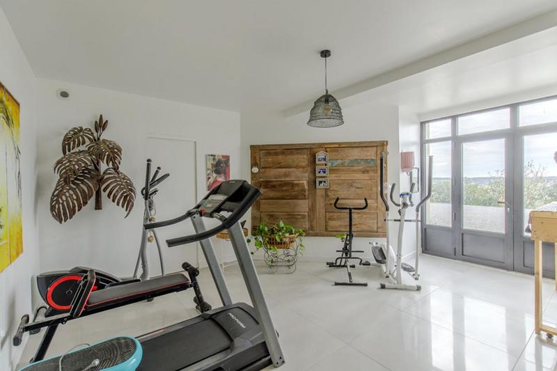 Maison - 275 m² - 9 pièces