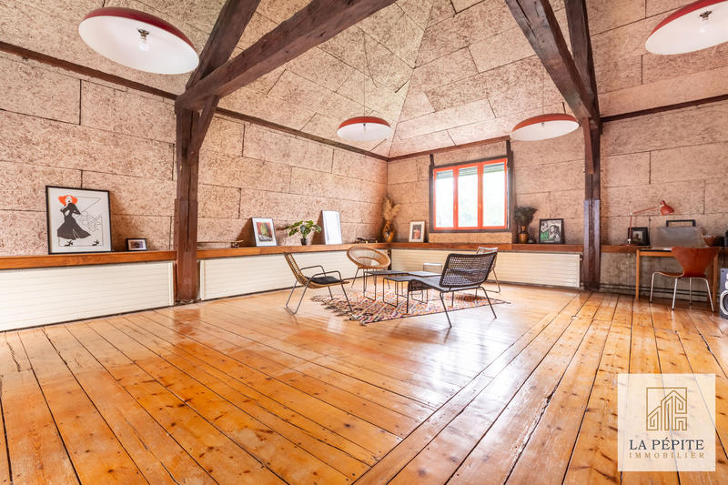 Maison - 315 m² - 10 pièces