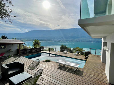 Maison - 230 m² - 6 pièces