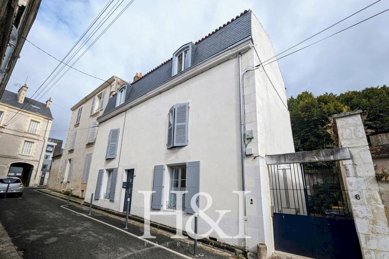 Propriété - 185 m² - 6 pièces