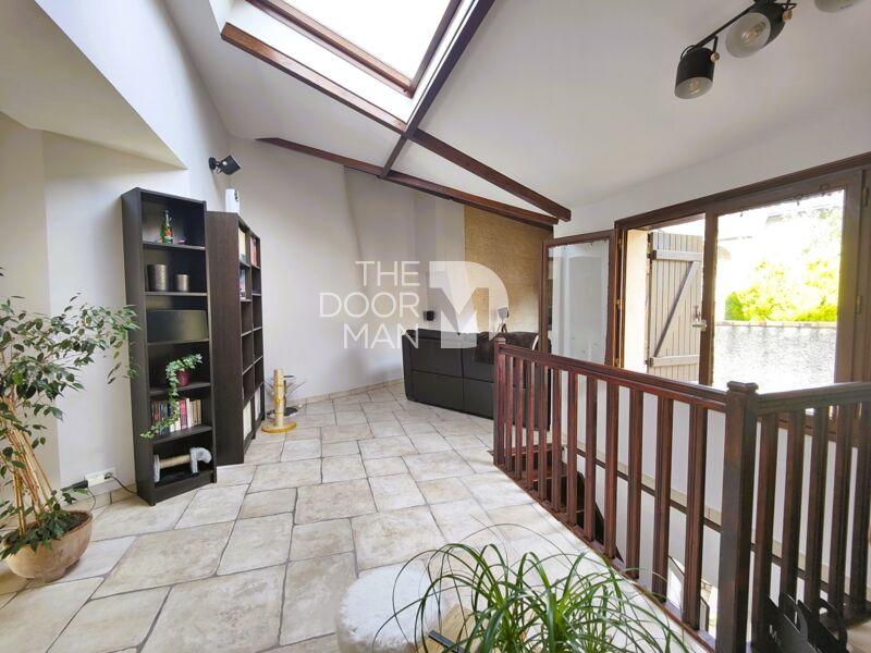 Maison - 200 m² - 8 pièces