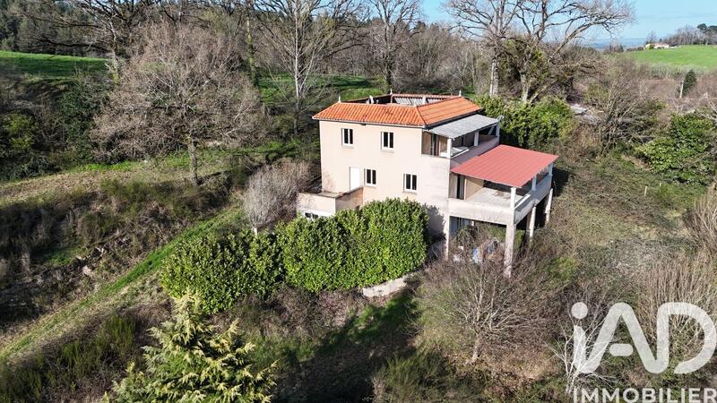 Maison - 163 m² - 2 pièces