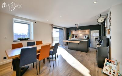 Maison - 216 m² - 8 pièces