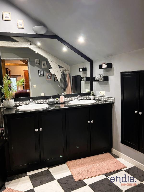 Maison - 385 m² - 11 pièces