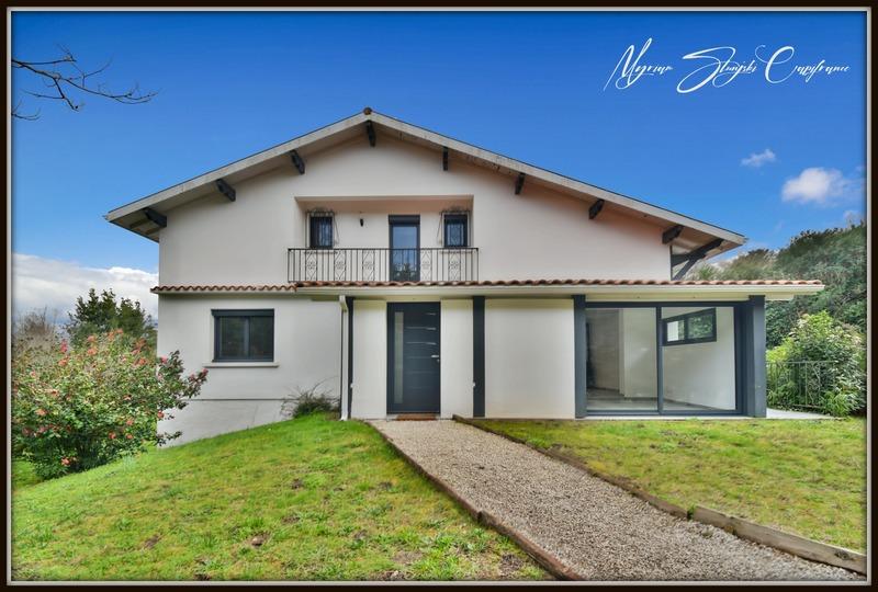 Maison - 185 m² - 7 pièces
