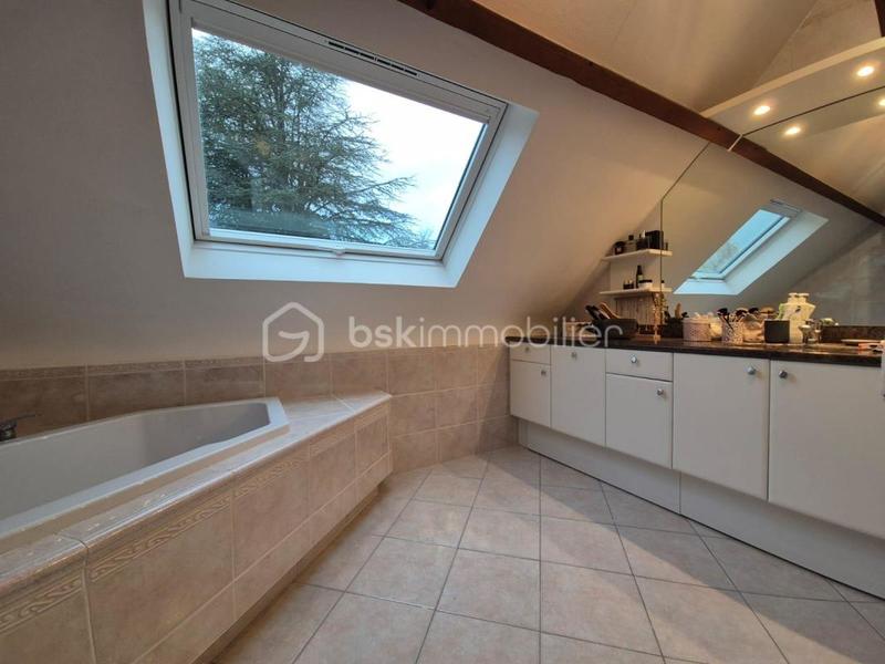 Maison traditionnelle - 136 m² - 6 pièces