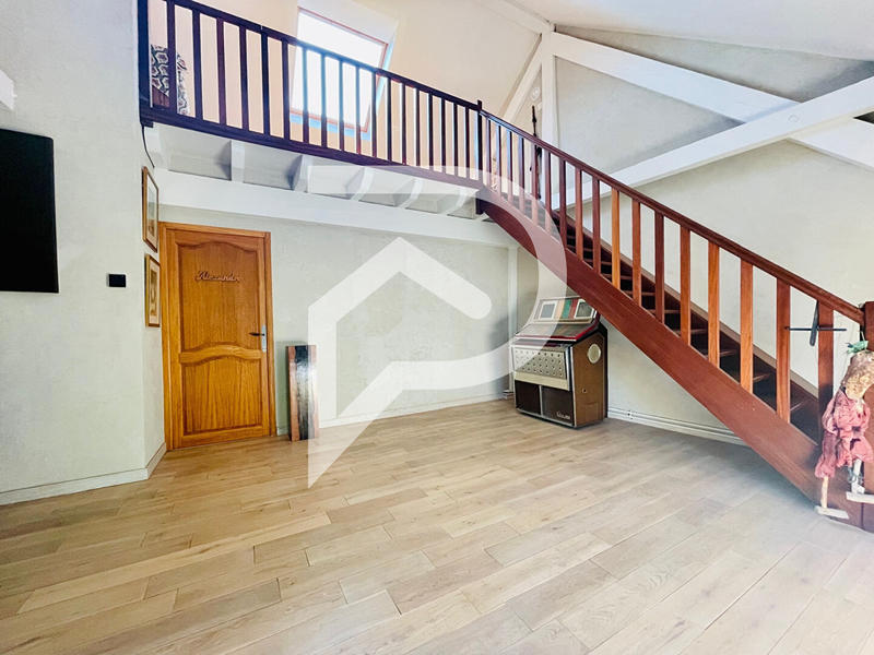 Maison - 294 m² - 11 pièces